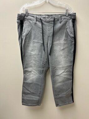 Torrid Women’s Crop Pull On Weekend Straight Grey Jeans‎